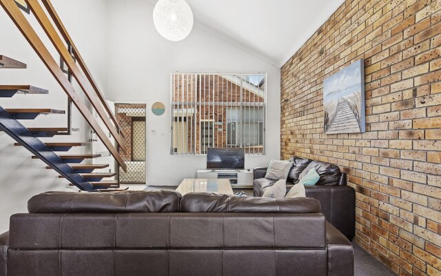 The Pines, 5/4 Messines Street