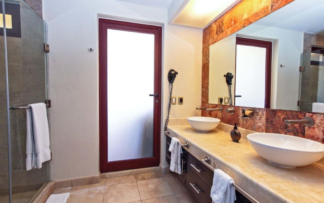 El Faro Penthouse Reef 403