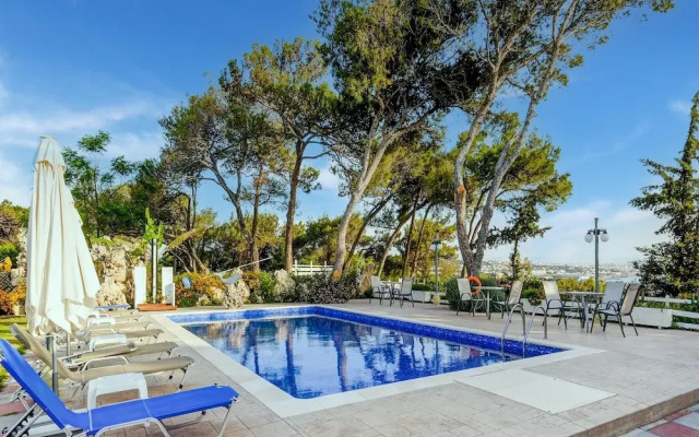 Beautiful Holiday Home With Private Pool