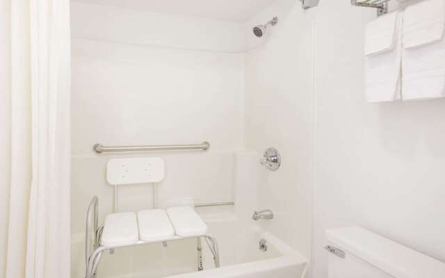 Super 8 by Wyndham Newcomerstown