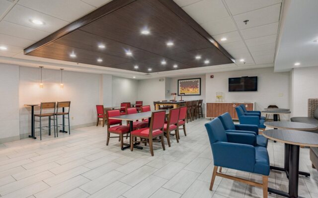 Holiday Inn Express Hotel & Suites Swansea by IHG