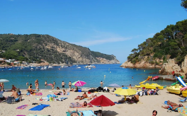 Simply Furnished Apartment With Shared Pool in Llafranc