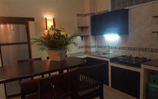 El Mundo Apartments