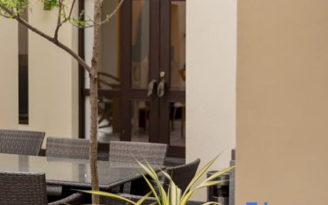 PhuTara 1700 sqm 6-bedroom Luxury Pool Villa