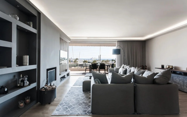 2 Level Beachfront Luxury Apt. by the Olon