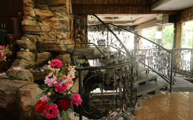 OYO 90134 K Garden Hotel