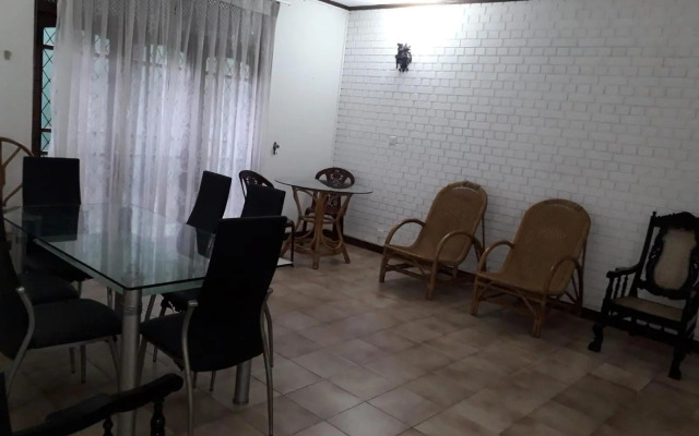 Ceylon Travel and Stay Lodge
