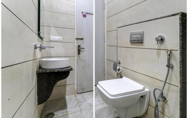 OYO Townhouse 513 Hotel Skylight Near Medanta Hospital