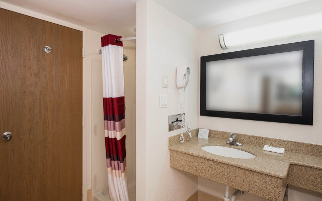 Red Roof Inn & Suites Mt Holly - McGuire AFB