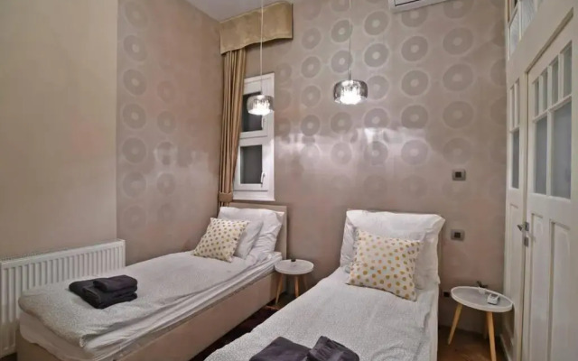 LuxuryFlat near centre on118 sqm, 3BR,2BTH,8bed,AC