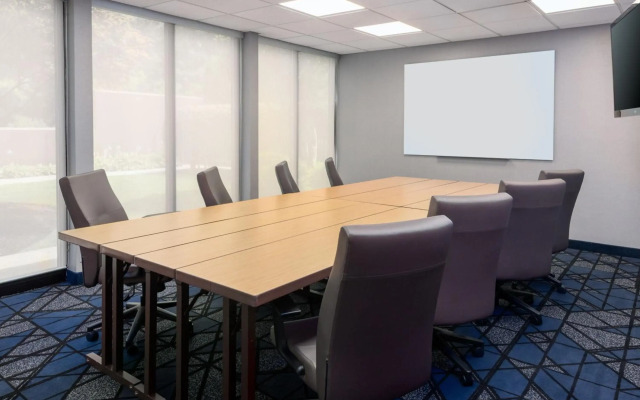 Courtyard By Marriott Danbury