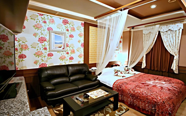 Sari Resort Kawanishi -Adults Only