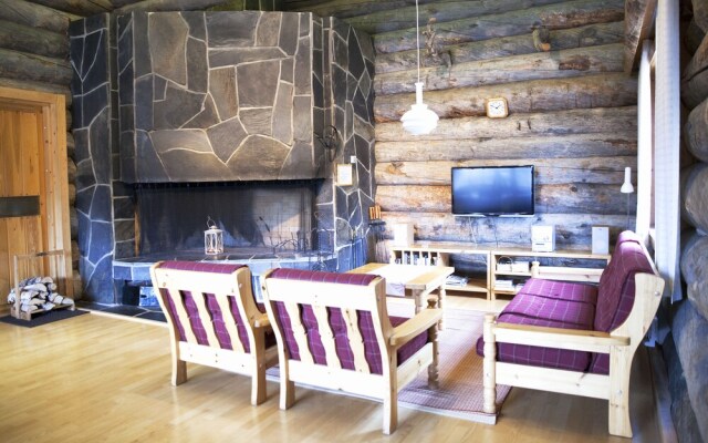 Saarikejo Log Chalet