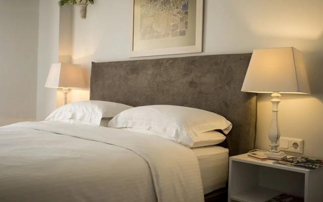 Elegant apartment under Acropolis