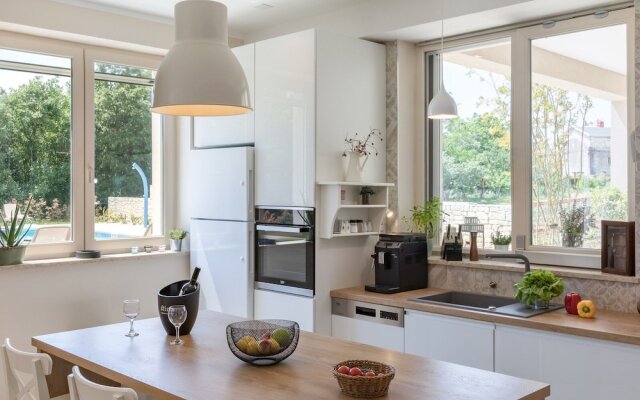 Luxurious Villa in Butkovici with Pool & Hot Tub