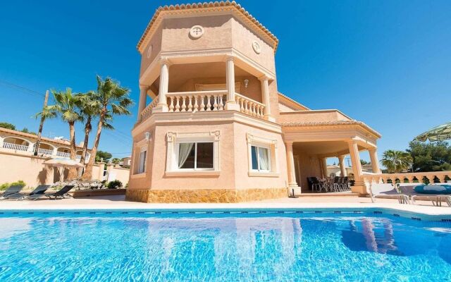 Villa Adoracion