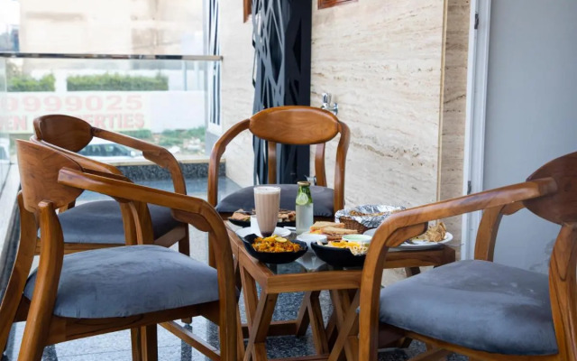 Dev Royale Hotel