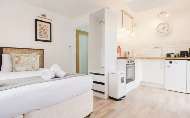 Stylish Townhouse Annexe Cheltenham