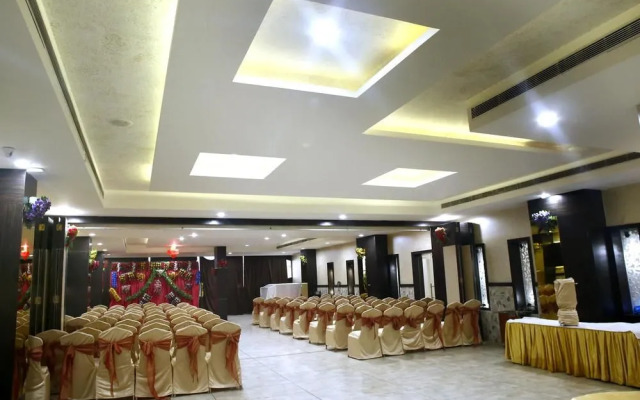 Capital O 9051 The Vedas