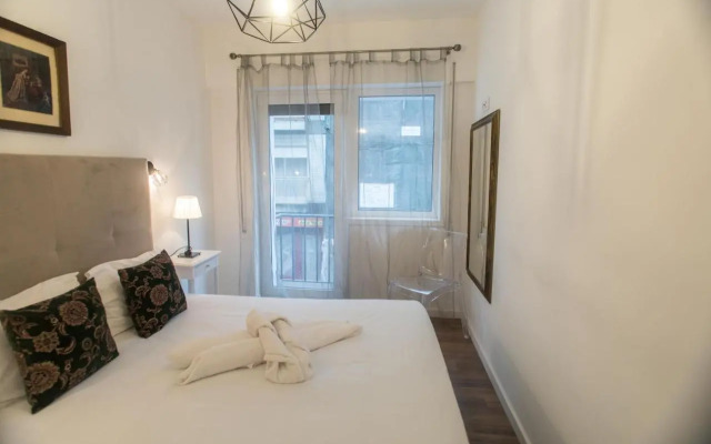 Almada Studios & Suites