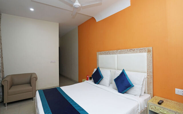 OYO 4184 Hotel Raj