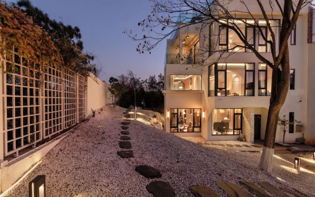 Anyu Aranya Collection Sea View Resort Hotel