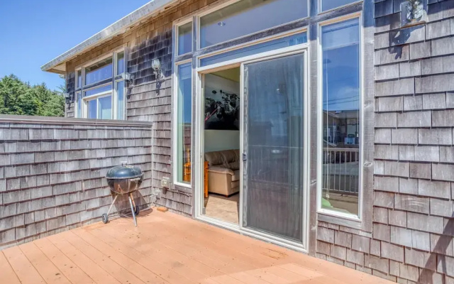 Ocean Views and Luxurious Touches - Beautiful Coastal Retreat