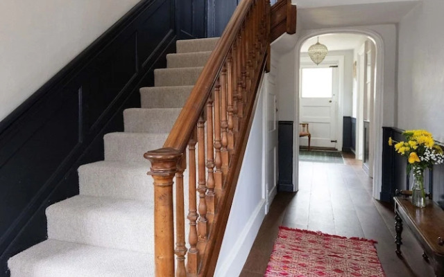 Country Retreat - Sleeps 14 - Large Garden