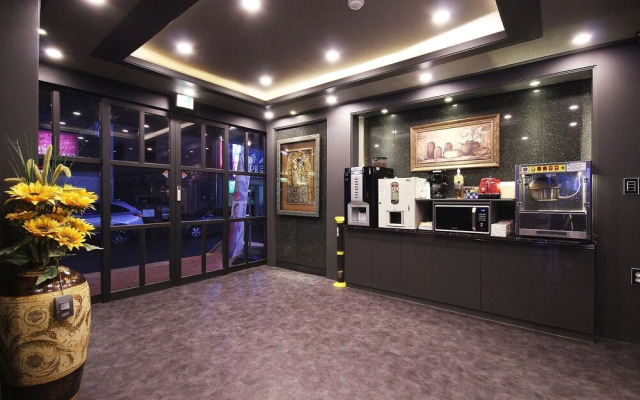 Pohang Youngil Univ Hotel Queens