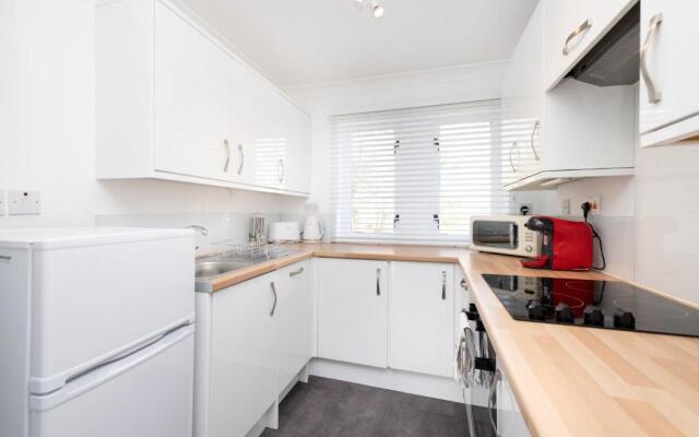 JOIVY Bright 3-Bed Flat Overlooking The Clyde