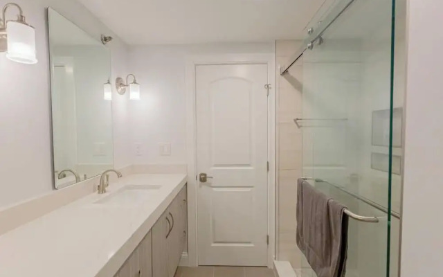 Wilmington Avenue 50 #102