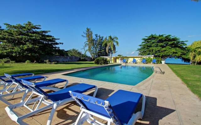 Miramar Villas, 6br by Jamaican Treasures