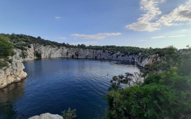 Seafront apt With Balcony, sea View and Mooring