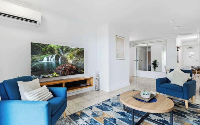 Rainforest Reef Retreat - Esplanade Ground-floor Apartment