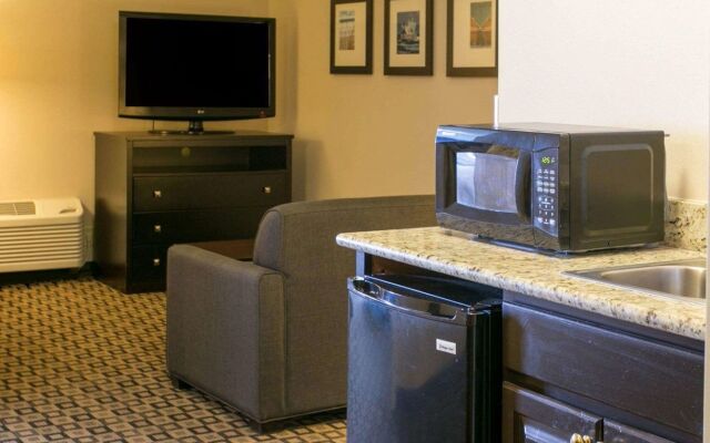 Comfort Suites Benton Harbor - St. Joseph