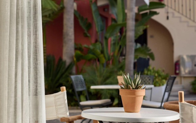 Grecotel Plaza Beach House