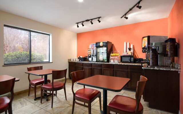 Super 8 by Wyndham Charlotte University