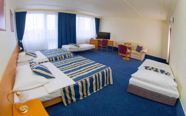 TOP HOTEL Praha & Conference Centre