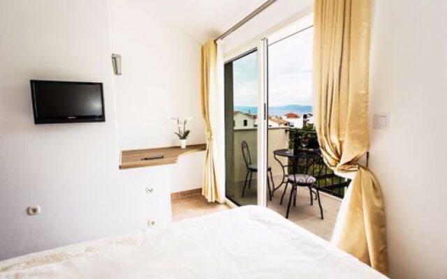 Holiday House Suzi1 - With Pool: Sutivan. Island Brac