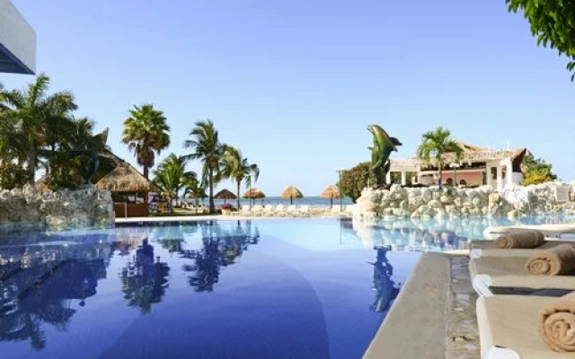 Sunset Lagoon, Cancún, Mexico