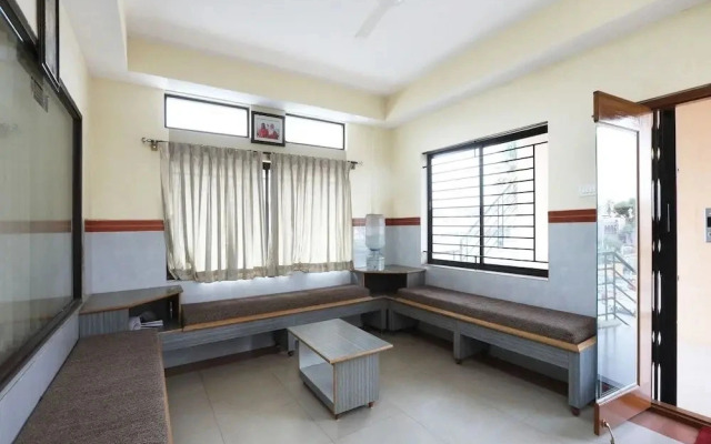 Varadashree Comforts By OYO Rooms