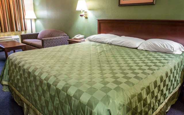 Rodeway Inn & Suites Plymouth Hwy 64