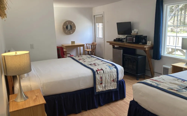 Tillicum Beach Motel (Deane's Oceanfront Lodge)