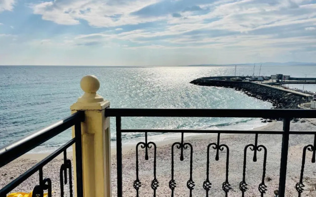 At the Americans Hotel