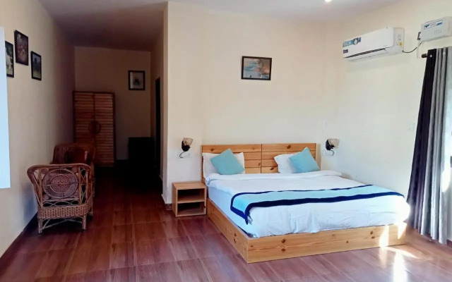 Rhea Safari Lodge