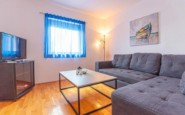 Nice Apartment in Rogoznica With Wifi and 1 Bedrooms