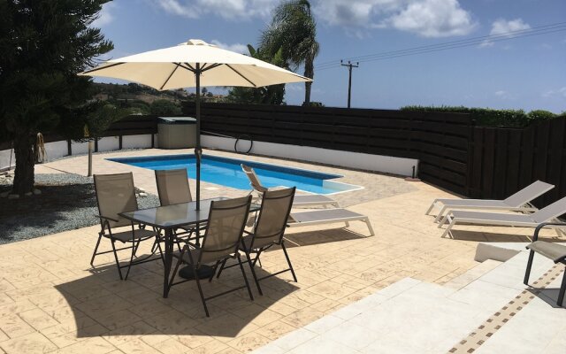 3 Bed Villa 10 Minutes Drive From Beautiful Beach