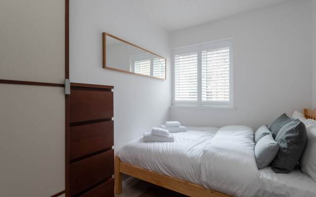 Lovely Landed Home near Wimbledon, sleeps 4