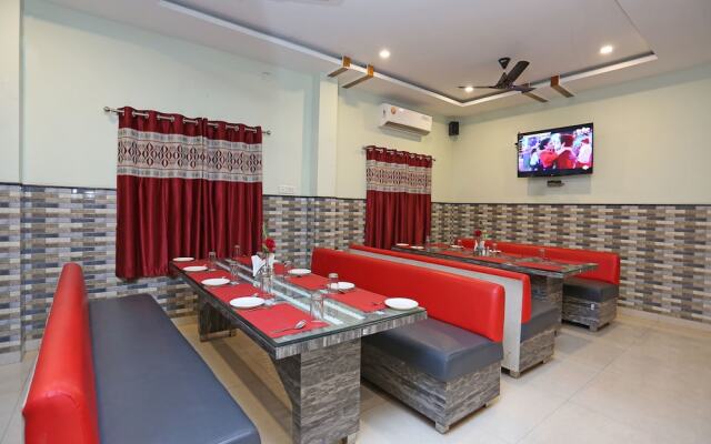 OYO 12376 Hotel Dhanraj