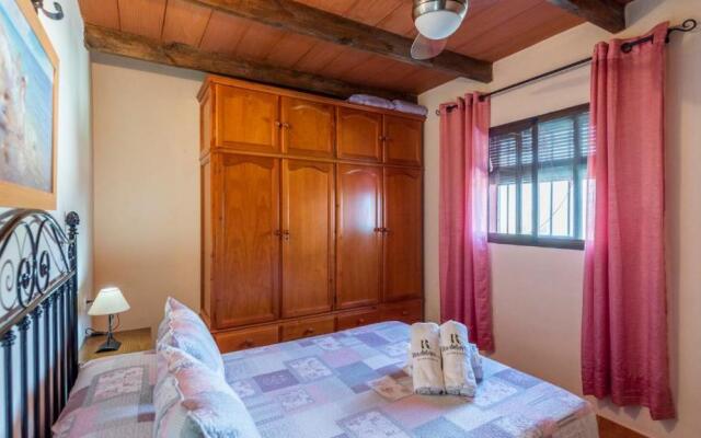 Casa Gonzalez Villanueva de la Concepcion by Ruralidays